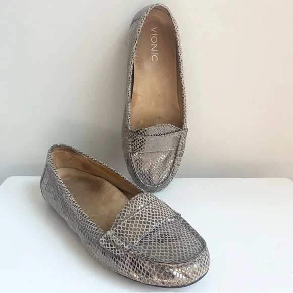 Vionic | Shoes | Vionic Larrun Snakeskin Metallic Silver  display picture 3